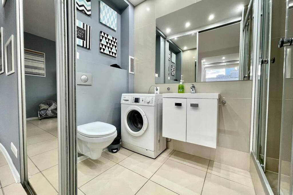 Ferienwohnung Gold 3 Metro X2 Wifi 300 Mbs 60'Tv Netflix Hbo Appletv+ Warschau Exterior foto